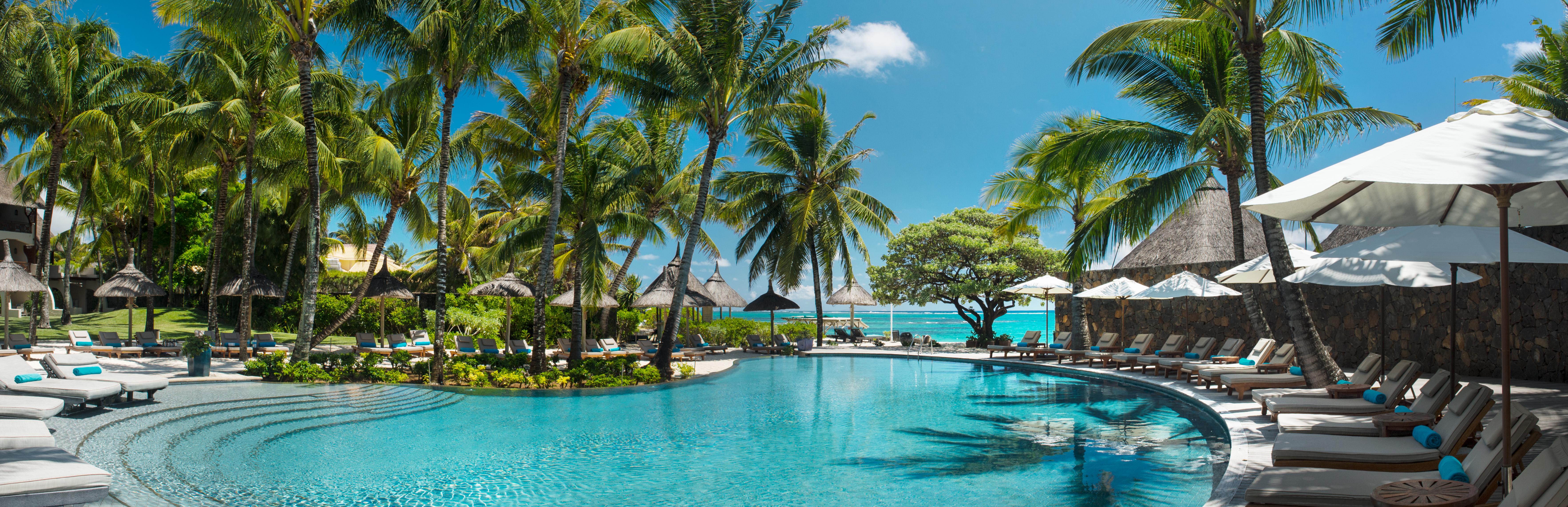 ホテル コンスタンス ベル マール プラージュ ベル・マール エクステリア 写真 The pool at the Four Seasons Resort Bora Bora