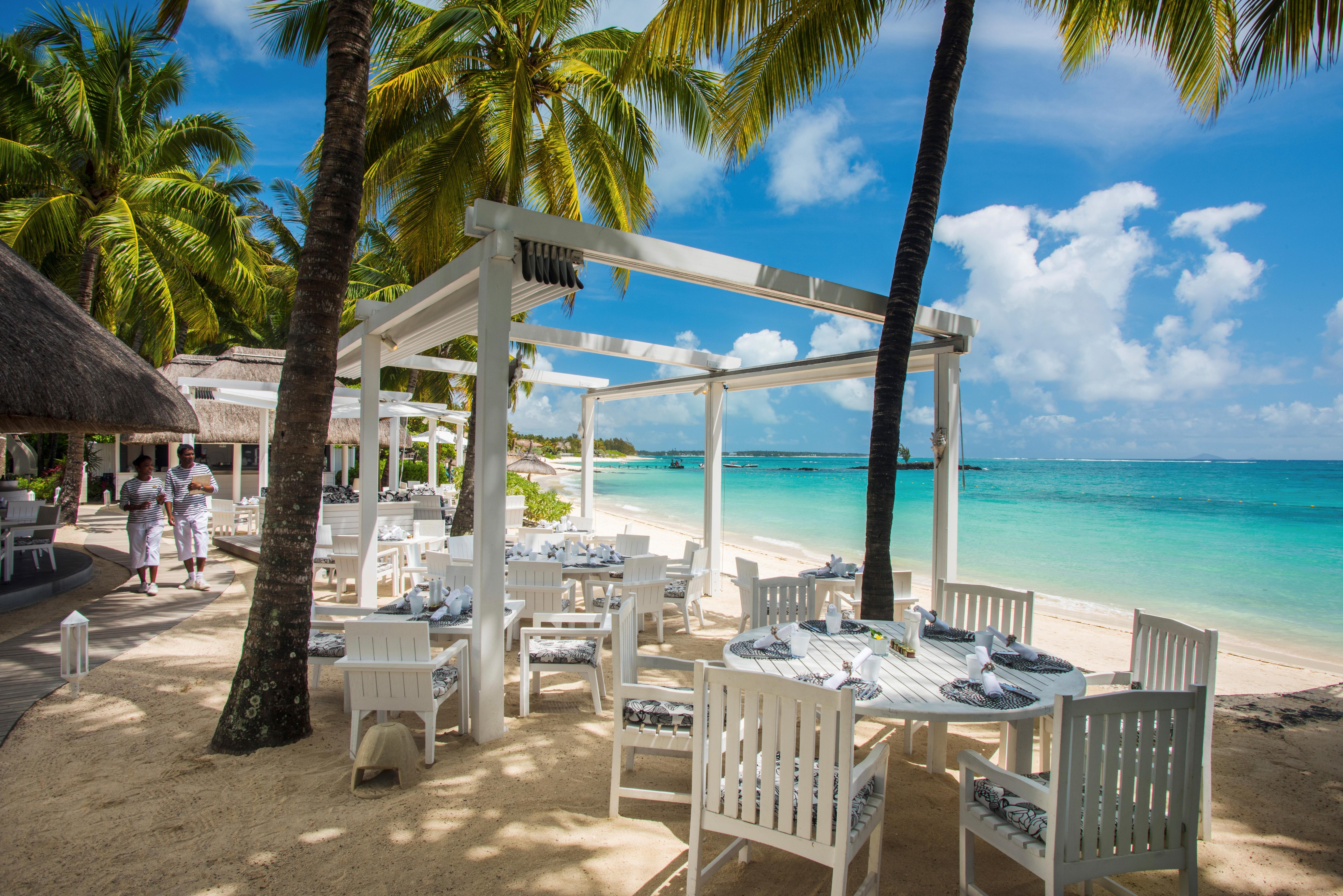 ホテル コンスタンス ベル マール プラージュ ベル・マール エクステリア 写真 Beachfront dining at Sandals South Coast
