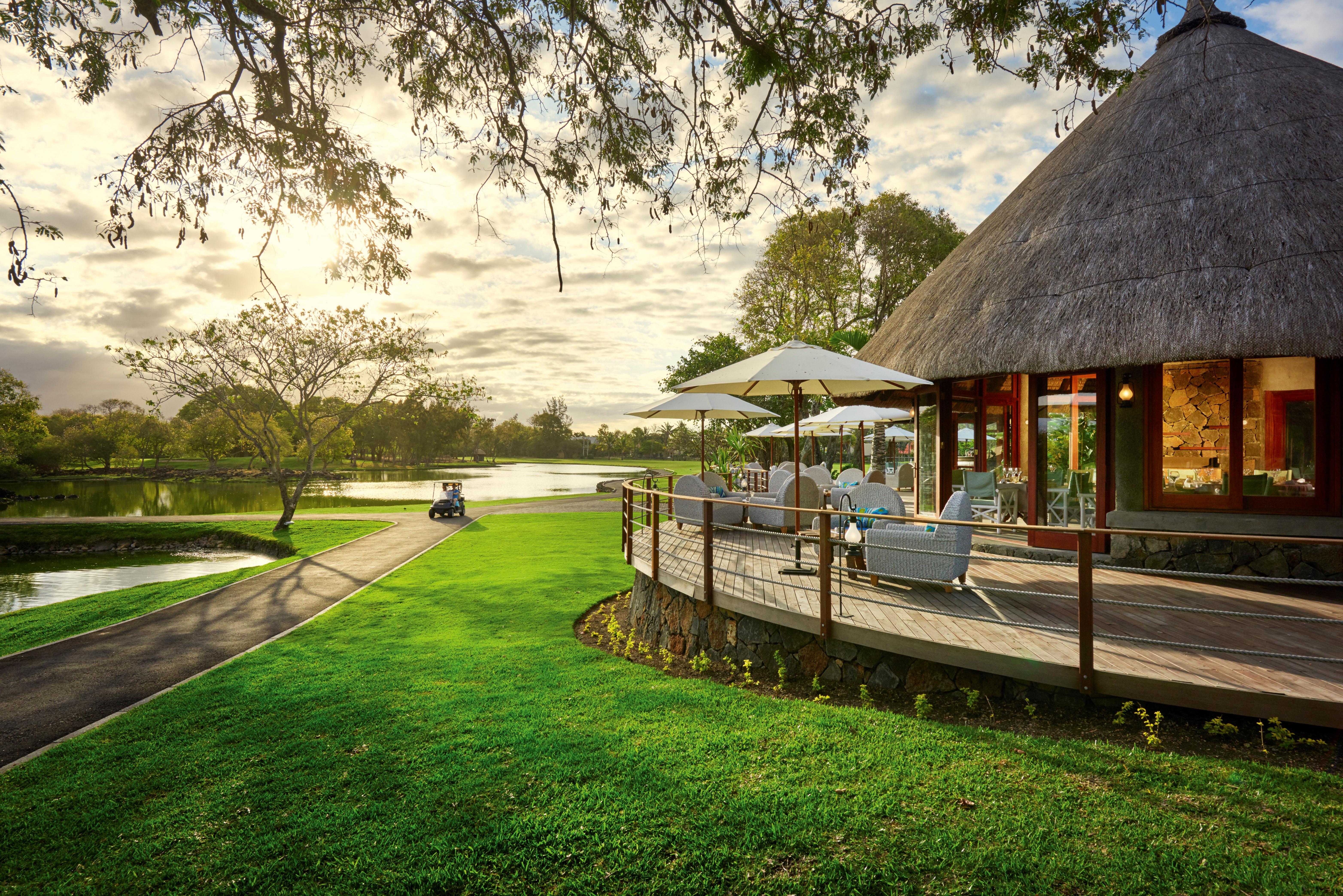 ホテル コンスタンス ベル マール プラージュ ベル・マール エクステリア 写真 The clubhouse at the Leopard Hills Golf Course