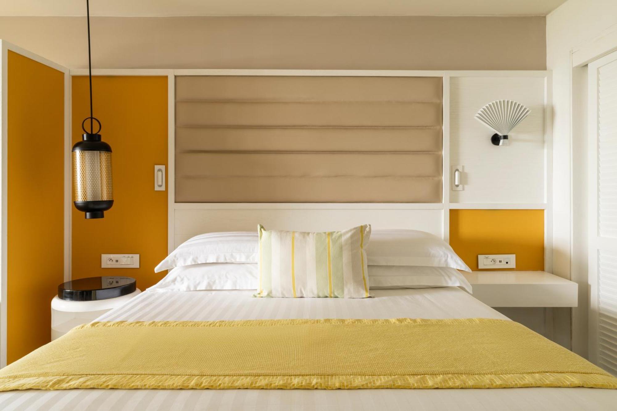 ホテル コンスタンス ベル マール プラージュ ベル・マール エクステリア 写真 A bedroom at the Taj Bengal