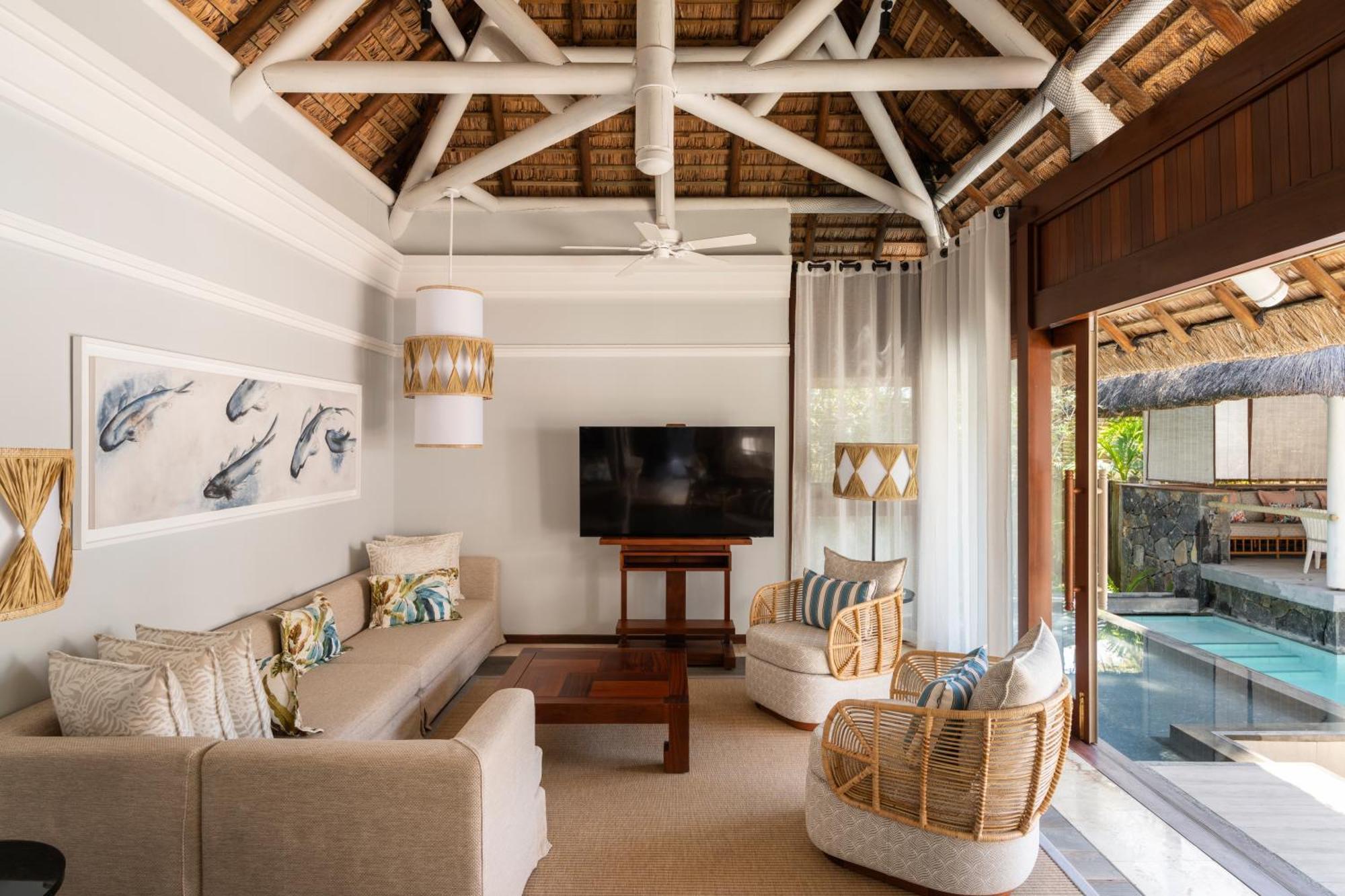 ホテル コンスタンス ベル マール プラージュ ベル・マール エクステリア 写真 Living room of a Beachfront Pool Villa
